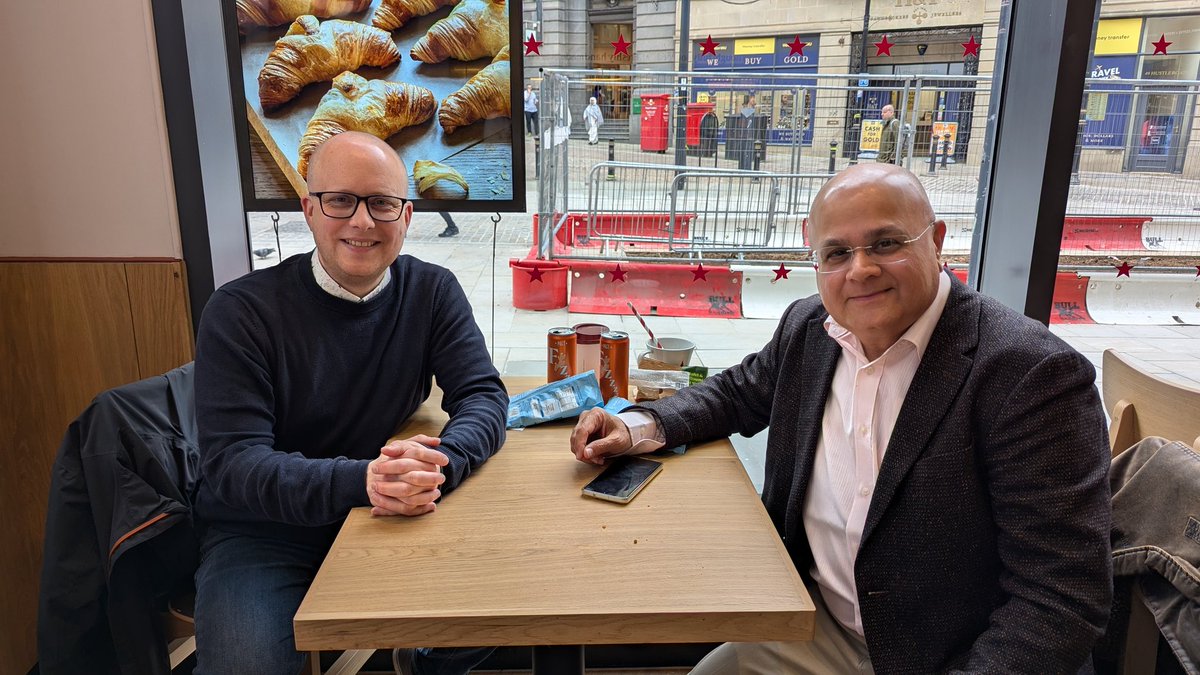 RiRisDanceAcad's tweet image. 🥪 Lunchtime meeting with @alexrobertcroft @Kala_Sangam talking all things The Magic Stick 🪄 (And lots more) ✨

✨️ Production company - Ri Ri’s Dance Academy
💻 Produced by @RushiMunshi
💡 Concept, directed &amp;amp; written by Ria Meera Munshi
💰 Funded by @ace_thenorth #LetsCreate