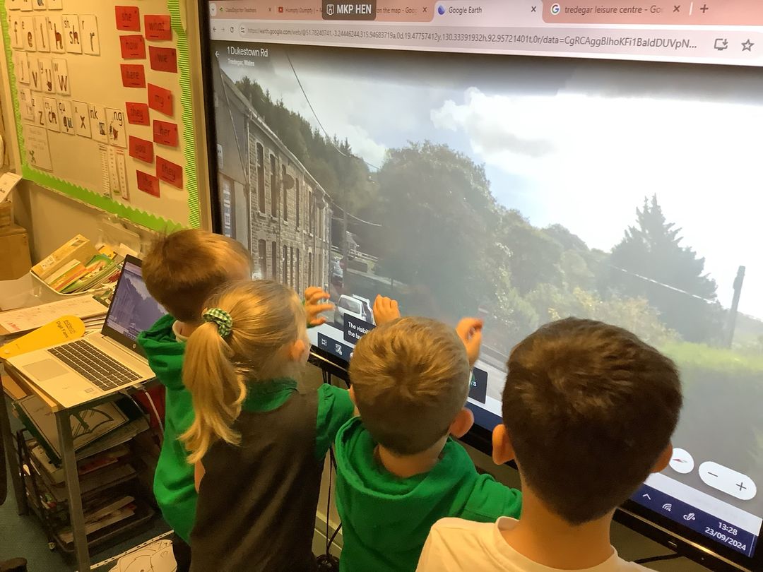 glanhowyprimary's tweet photo. Pupils in Corn Du had so much fun exploring their local area on Google Earth! We found our own houses and familiar places in Tredegar! #CornDu #CharlieChallenge https://t.co/k3ngLZvR66