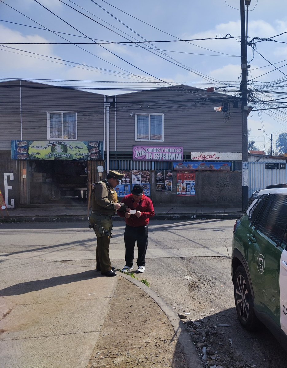 CarabPrefCord's tweet photo. #PuenteAlto @CarabMicc de la 66 Com. #bajosdemena realizan entrega de folleteria a los vecinos de la población La Mamiña I y II, relacionada a la difusión de números del #PlanCuadrante instando a los vecinos a denunciar todo hecho delictual. 
#LaPrevenciónEsNuestraEsencia https://t.co/WbrmTOTT1L