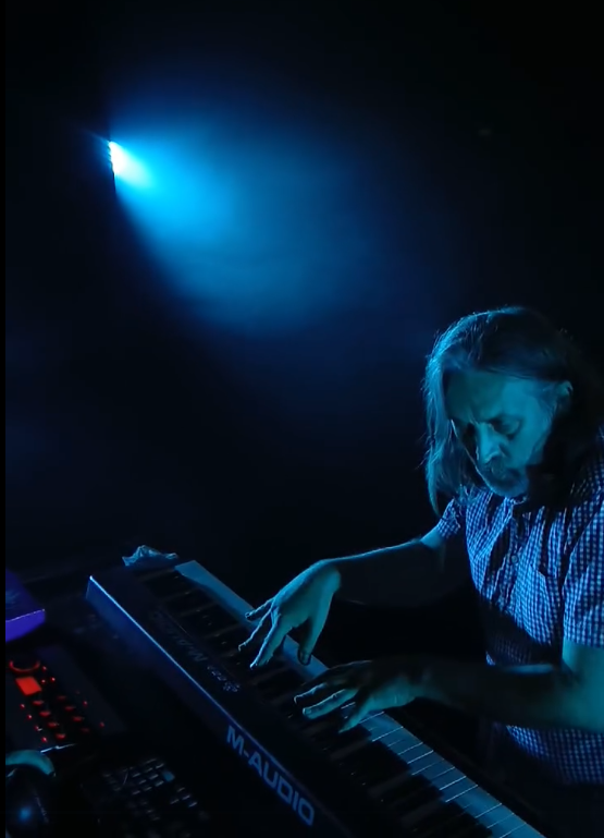 polygonemusic's tweet photo. un Grand Merci à Murielle Blain et Stéphane pour une organisation formidable du Festival Pop Culture - Limoges Merci @VilleLimoges87 et CCM John Lennon pour votre accueille, aux techniciens très pro  ,et un grand merci au publique venu découvrir Les océans électriques Live  ! https://t.co/nv7scuZigy