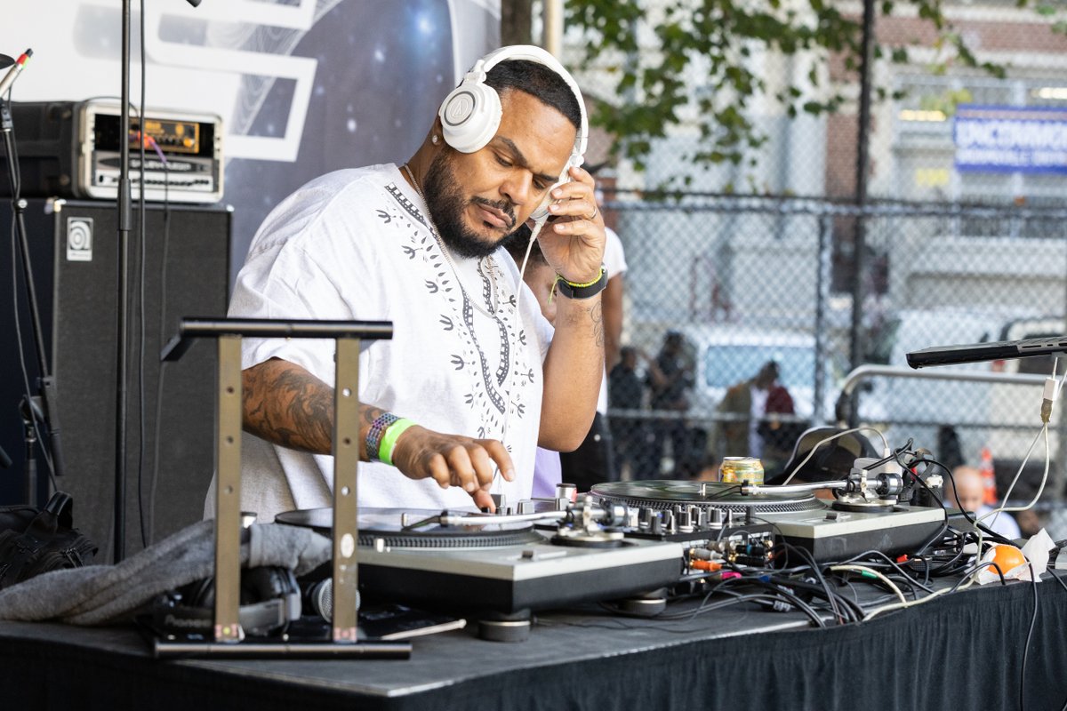 BRIC Celebrate BK! (@briccelebratebk) on Twitter photo We loved bringing a bit of that #CelebrateBrooklyn energy to Brownsville 🎶 Huge thanks to <a href="/bcjc_brooklyn/">Brownsville Community Justice Center</a> for wrapping up our summer festivities with such a beautiful celebration 🔥
📸: <a href="/qbertplaya/">Ellen Qbertplaya 📷</a>
#BLiveFest #Brownsville We loved bringing a bit of that #CelebrateBrooklyn energy to Brownsville 🎶 Huge thanks to <a href="/bcjc_brooklyn/">Brownsville Community Justice Center</a> for wrapping up our summer festivities with such a beautiful celebration 🔥
📸: <a href="/qbertplaya/">Ellen Qbertplaya 📷</a>
#BLiveFest #Brownsville