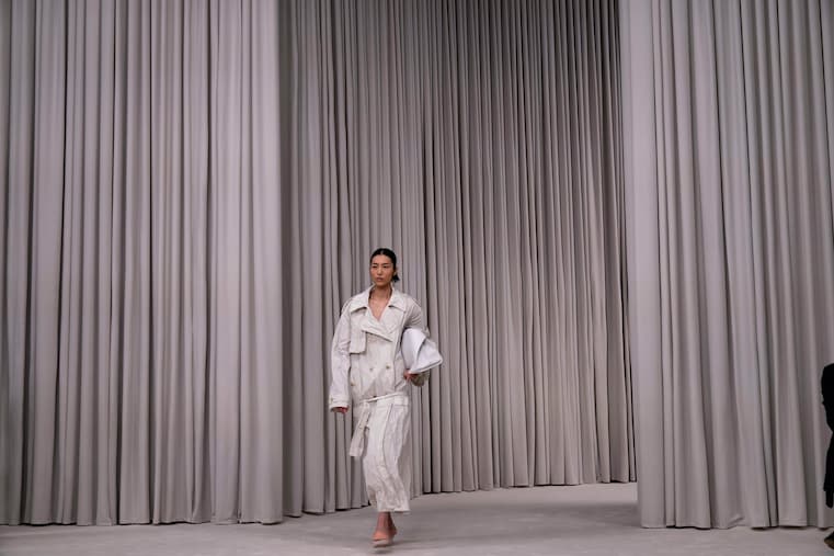 simposioixprime's tweet photo. Misurata sensualità fra la danza di Ferragamo, gli abiti liquidi di Ferrari, i ricami laser di Scervino https://t.co/F2BQw5Qh7B https://t.co/pTQVMic3UF