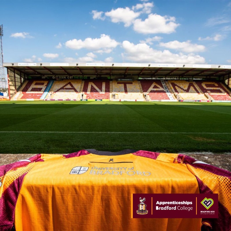 officialbantams's tweet photo. Got any interesting stories from your time at Valley Parade? 🤔

Our friends at the @UniofBradford are creating a VR experience, conveying all your stories from over the years. 🏟️

Join those fans who have already shared their great stories. 📕

#BCAFC