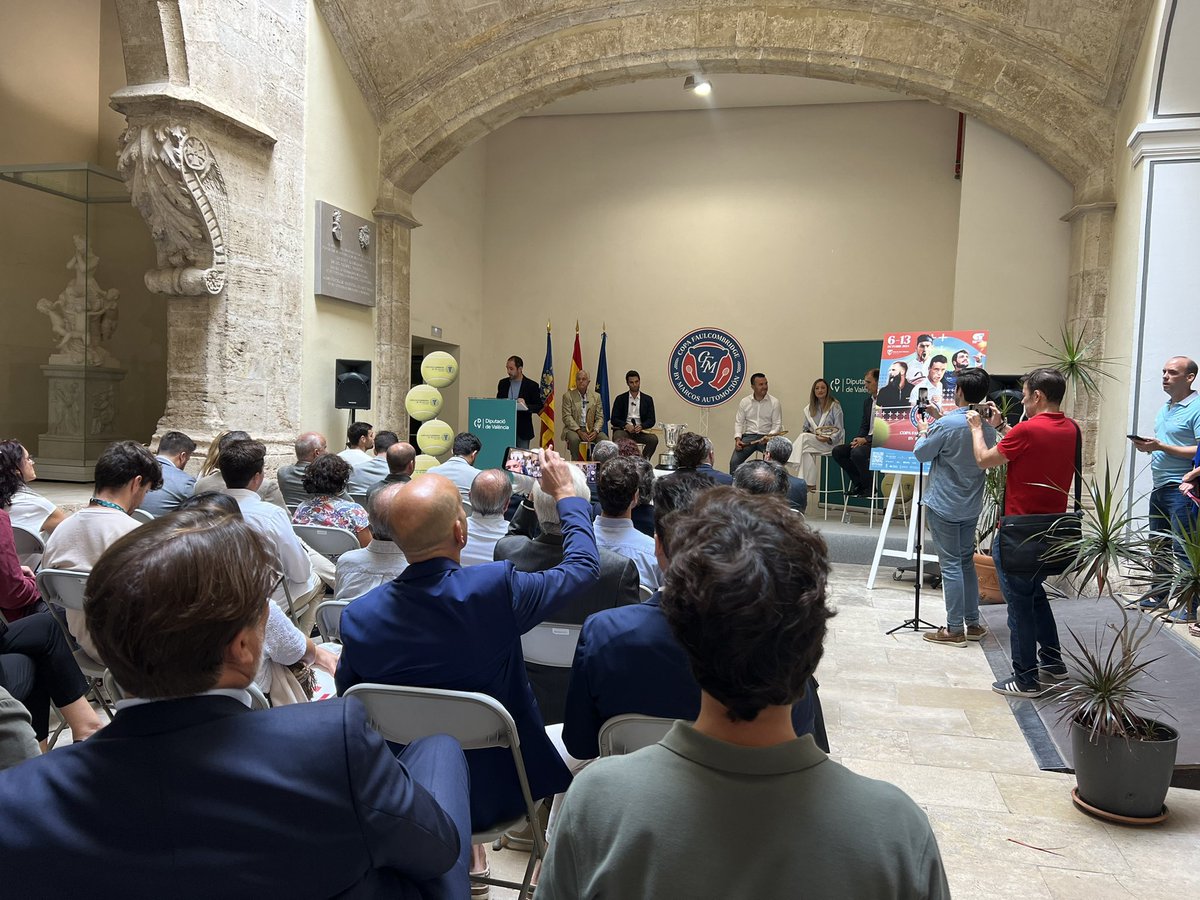 VOX Valencia tweet media