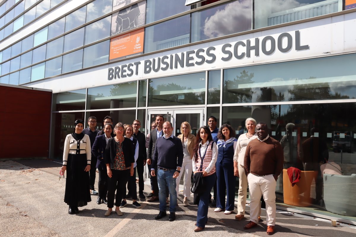 Brest BS (@brestbs) on Twitter photo 🚀 Nouvelles arrivées à BBS !
Nous sommes ravis d'annoncer l'arrivée de Bertrand Pauget, Doyen et Directeur de la recherche ainsi que Laura Asi Natiran, Enseignante-Chercheure en Ressources Humaines et Tiburce Agbidinoukoun, Enseignant-Chercheur en Stratégie et Fiannce🔍📚 🚀 Nouvelles arrivées à BBS !
Nous sommes ravis d'annoncer l'arrivée de Bertrand Pauget, Doyen et Directeur de la recherche ainsi que Laura Asi Natiran, Enseignante-Chercheure en Ressources Humaines et Tiburce Agbidinoukoun, Enseignant-Chercheur en Stratégie et Fiannce🔍📚