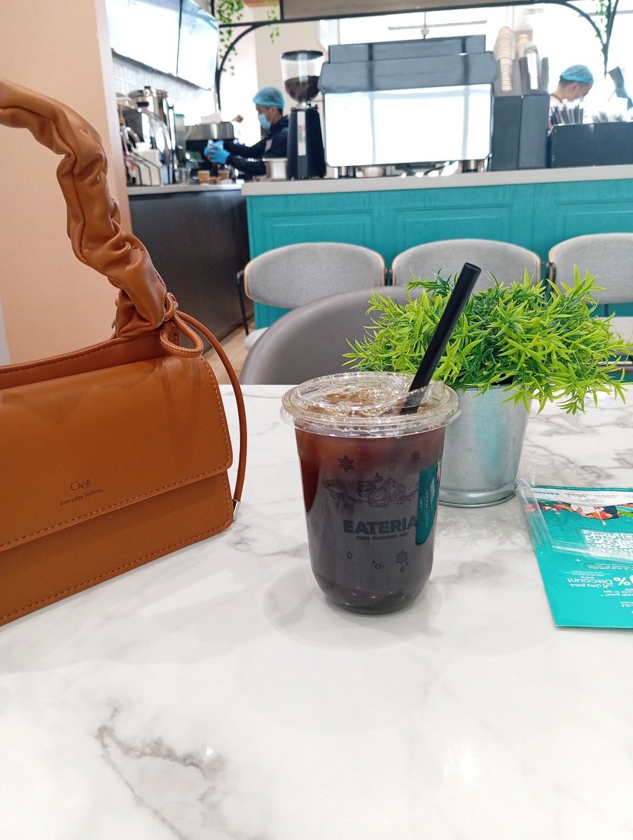 خُلقت هادئة لا أُحب الزحام في المكان ولا في الشعور .