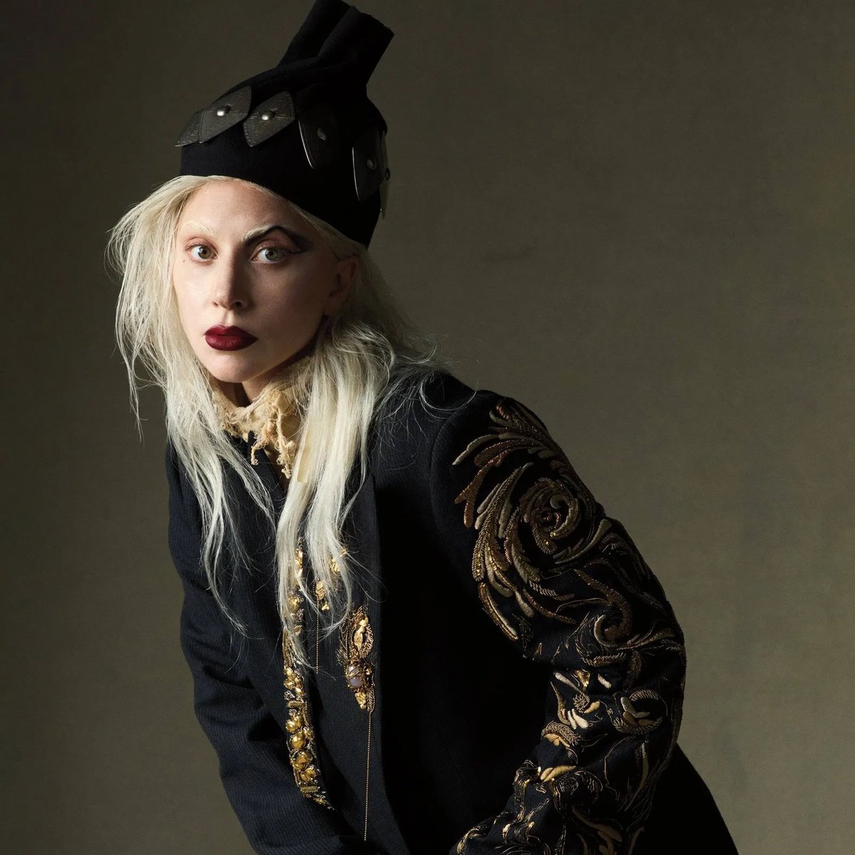 PopCrave's tweet image. Lady Gaga says she’d like to collaborate with Bad Bunny:

“I’m actually a very big Bad Bunny fan. If he wanted to, I absolutely would love to [work with him].”