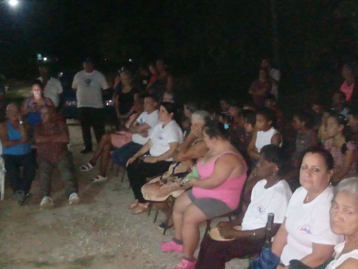 Continúa en la noche de hoy en #OasisCifuentes como en toda #Cuba🇨🇺, proceso de Rendición de Cuentas del Delegado a sus Electores. Proceso de Unidad Popular.
