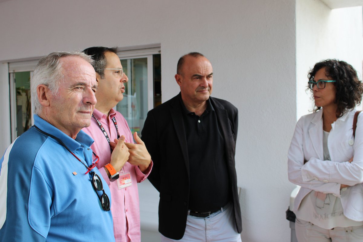 CRMasnouMontgat's tweet photo. Avui, visita de l'alcalde @elmasnou_cat , @oliverasmj , i la regidora de Serveis Socials, @Yulaymc , a la nostra oficina del Masnou. 

Els ha rebut el nostre president @ParesPep per mostrar-los l'activitat que fem i hem parlat de present i futur, i com enfortir la nostra relació. https://t.co/Mwz1hISZWX