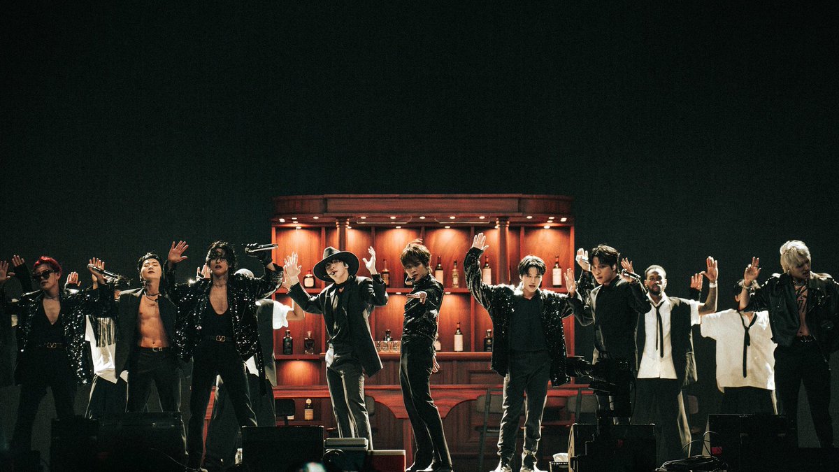 yeouchiha1's tweet photo. San dijo que en la cena privada hablo mucho con Madonna y que ella fue muy amable con él, comento que le mostro el Instagram oficial de ATEEZ y lo que ellos han logrado como grupo, contándole que recientemente fueron a Coachella y les presento a todo ATEEZ🥹 [+]

#최산 #에이티즈 https://t.co/N2OuHJsvFX