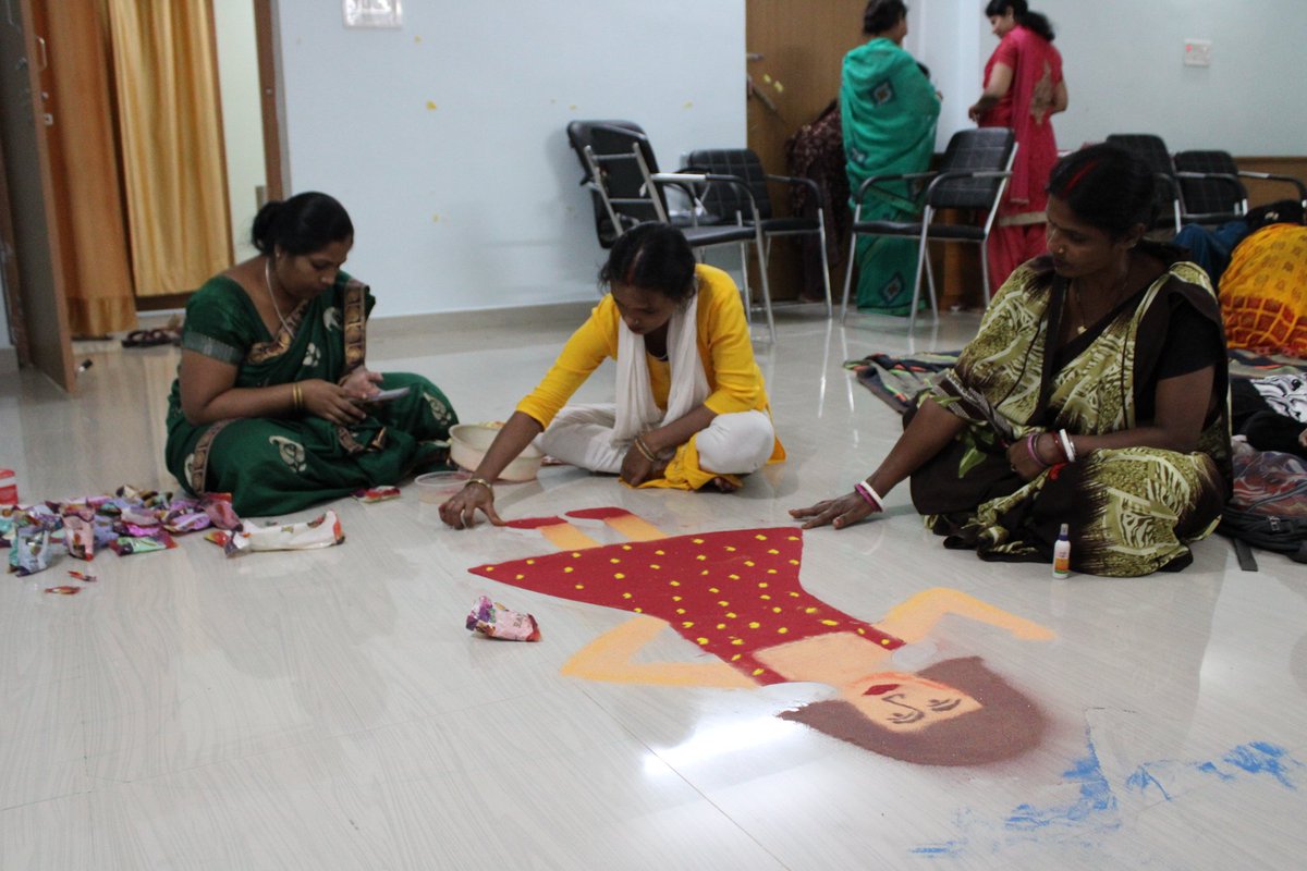 SHG group Rangoli Competition 
<a href="/SwachhBharatGov/">Swachh Bharat Urban</a>
@SwachhBharat
<a href="/MoHUA_India/">Ministry of Housing and Urban Affairs</a>
<a href="/MoJSDDWS/">Department of Drinking Water & Sanitation (#DDWS)</a>
#SHS2024
#SwabhavSwachhata
#SanskaarSwachhata
#SwachhataHiSeva2024
#nagarpanchayatbundu