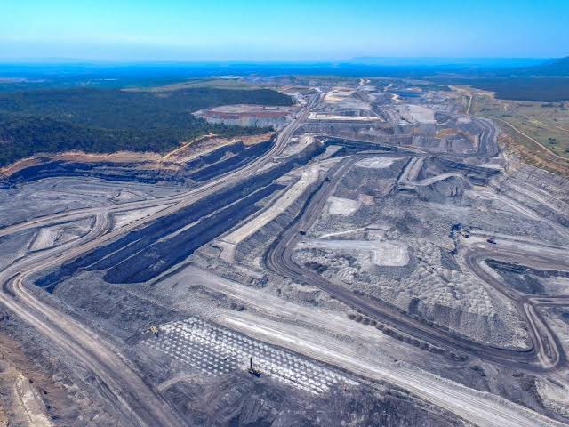 MarkOgge's tweet photo. This was once beautiful Hunter Valley farmland. Now it’s Mt Pleasant export coal mine.
The federal Labor Government has just given foreign owned mining giant MACH Energy the green-light to double it. https://t.co/RtXMMFaWDg
