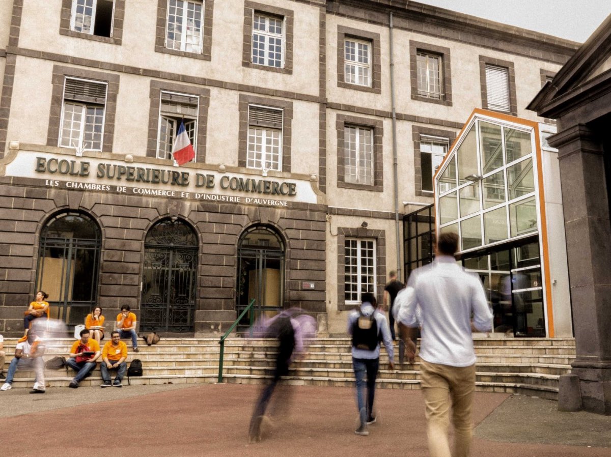 .@ESCClermont change de nom ! 💥

C’est désormais officiel, l’école clermontoise créée en 1919 fait peau neuve pour ses 105 ans 🤩

L’école s’appellera désormais : Clermont School of Business 🧡