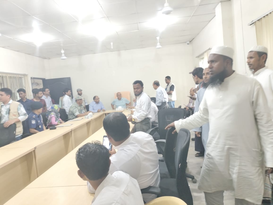 RO_FDMN_RC's tweet photo. Discussion with the Honorable Advisor  Farooq e Azam, at the Ministry of Disaster Management and Relief regarding a permanent solution for the Rohingya people during the Excellency's visit. https://t.co/JyINmYdPR9