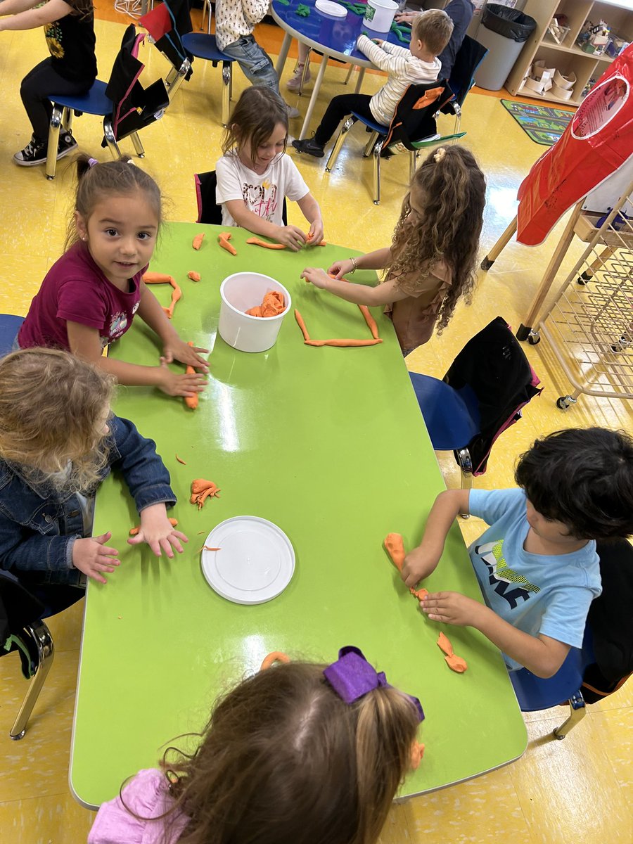 MsCsBusyBees's tweet photo. We absolutely LOVED learning how to use play dough to make shapes we know! Only 4 weeks into school and we are able to identify 4 new shapes! @Sch_Principal #playtolearn https://t.co/JeZSiPM0JY
