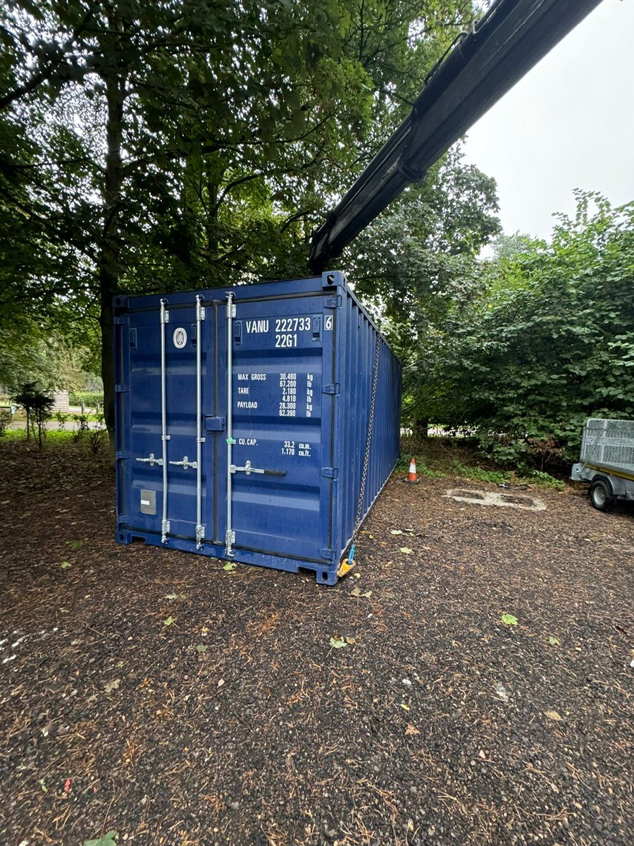 StoresSecure's tweet photo. π Containers Fit for Royalty! π
This morning, we delivered to the prestigious Sandringham Estate in Norfolk.
If our containers are fit for a King, theyβre perfect for you too!
Thanks to Dan the driver for the snaps πΈ
#shippingcontainers #securestores https://t.co/6OAb0byKsL
