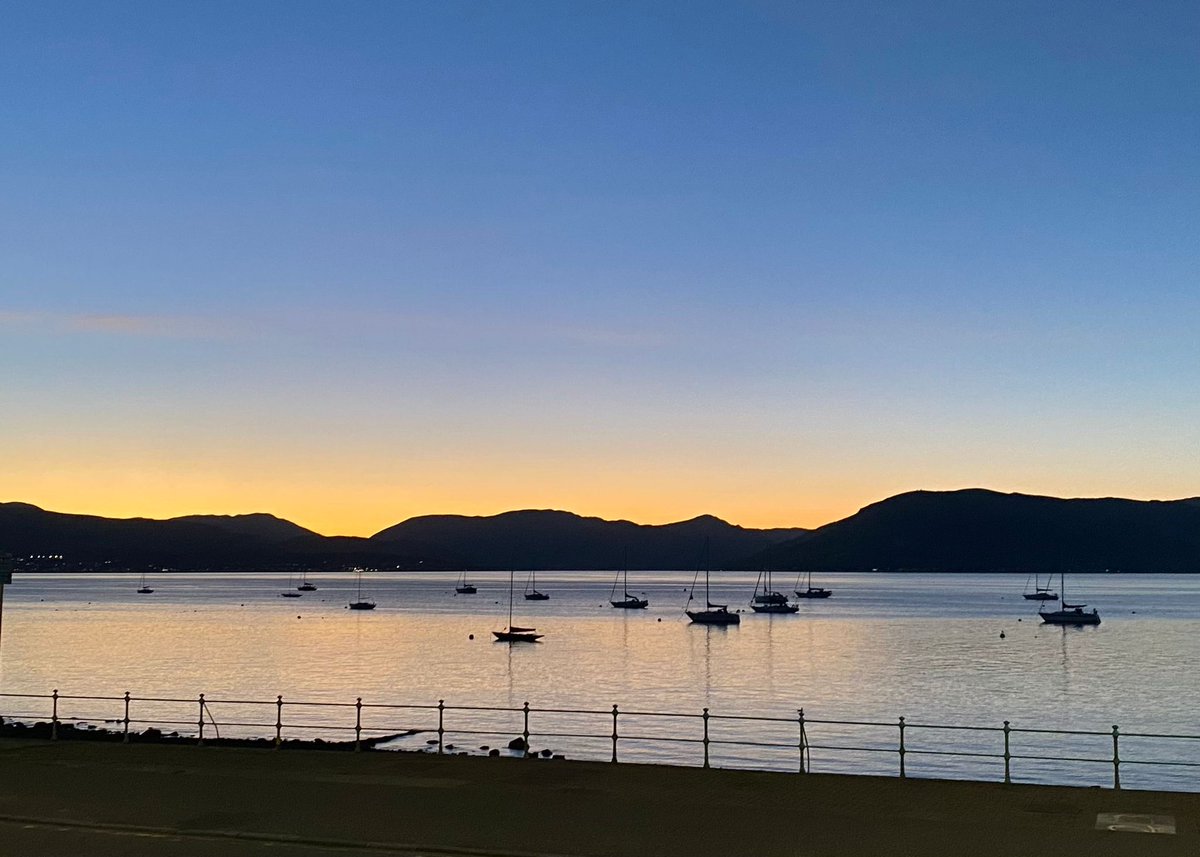 titanspiritsltd's tweet photo. What a view for a business meeting! We gathered at one of our favorite restaurants in Gourock - the @spinnakerhotel for a bite and blether. Lots of exciting new adventures for Titan on the horizon!
.
#Gourock #TitanSpirits #SpinnakerHotel #BusinessWithAView #ScottishRum https://t.co/7xEMWg0QiT