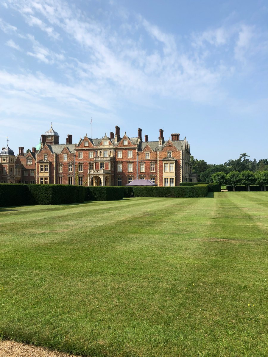 StoresSecure's tweet photo. π Containers Fit for Royalty! π
This morning, we delivered to the prestigious Sandringham Estate in Norfolk.
If our containers are fit for a King, theyβre perfect for you too!
Thanks to Dan the driver for the snaps πΈ
#shippingcontainers #securestores https://t.co/6OAb0byKsL