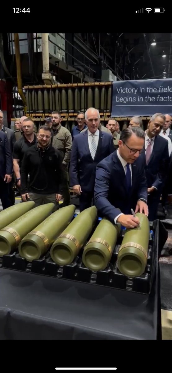 Lustige Sätze auf die Köpfe schreiben und dabei noch lachen, zeigt wie kaputt diese Kriegstreiber sind. Weitere Unschuldige werden vernichtet. Übrigens auf beiden Seiten