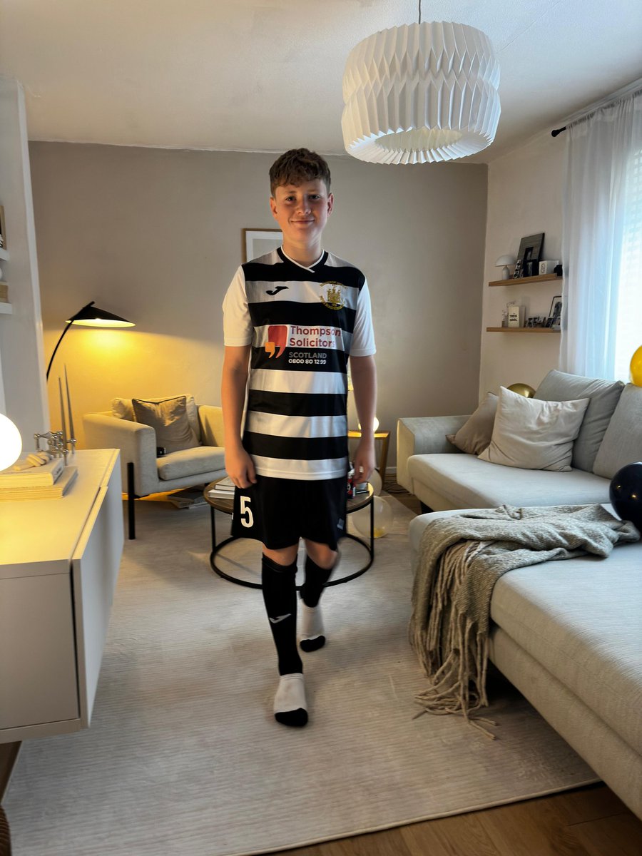 EdinUtd2011s's tweet photo. Thanks again to our sponsors @caamesoscot and @TalkToThompsons 

Squad photo to follow and the kit looking 👌

Div 1s home to Hutchison Vale this weekend and Div 2s away to Dalkeith Thistle

⚪⚫ https://t.co/3xvR59IjHr