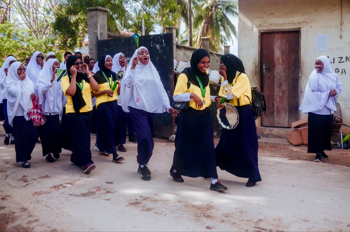 ystanzania's tweet photo. #YST2024winners return to Zanzibar as #STEM heroes and are welcomed back to their school..Lumumba Secondary School. Well done Unguja!!! #Science4DevelopmentWorks https://t.co/bQxL0HuTvv