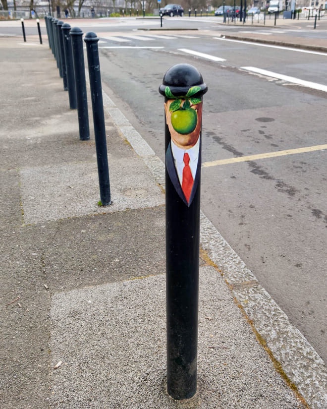 creapills's tweet photo. Street art en hommage à Magritte. On adore ❤️

Par @Oakoak_art https://t.co/3xhKhJxj8G