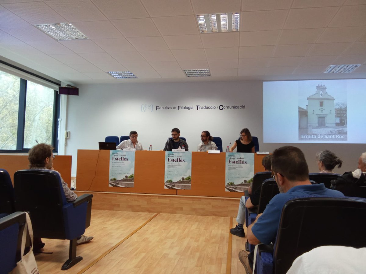Hui a <a href="/FiloCatUV/">Departament de Filologia Catalana UV</a> #SimposiEstellés Taula moderada per <a href="/MariaSaizR/">Maria Saiz Raimundo</a>: Adolf Piquer (<a href="/UJIuniversitat/">Universitat Jaume I</a>) comenta el treball periodístic de l'autor, <a href="/AngelCanoMateu/">Àngel Cano</a> al·ludeix al poemari Mare Terra i <a href="/xavihernandezi/">Xavi</a> rastreja la lletra d'Estellés i versions musicades del Bolero de l'Alcúdia