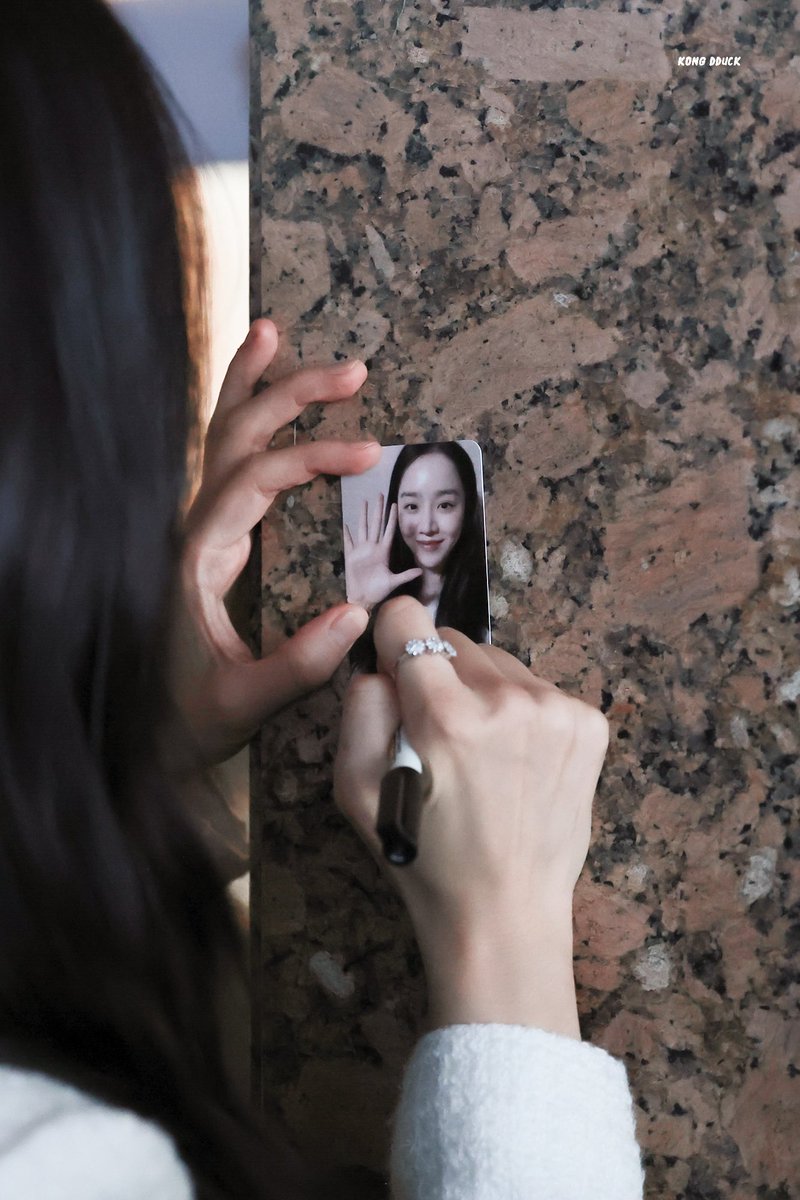 Marissa77581427's tweet photo. #ShinHaeSun🌻 Hae Sun's💙
For #DearHyeri #PressPresentation 24/09/23 https://t.co/BlayU7OYb3