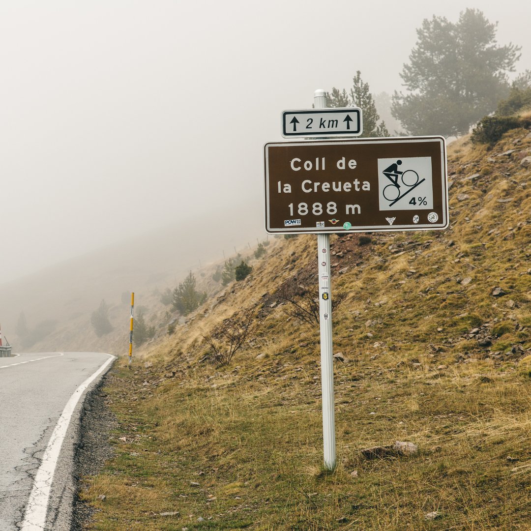 100Colls's tweet photo. ☝🏻 Segur que entre tots els colls proposats d'aquesta edició ho va haver algun que us va marcar i us va fer passar moments intensos. 😅
⁉️ Ens encantaria saber quin va ser el vostre coll més memorable i per què!
#100colls #100colls2024 #motoadventure #rutesenmoto #motardlover https://t.co/kev5PrW87h
