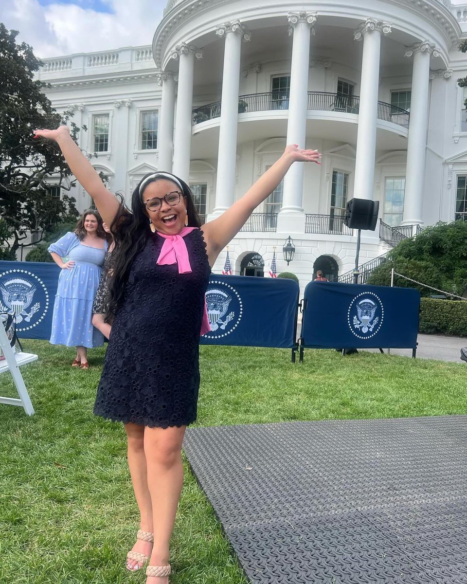 MissGoinsGPE's tweet photo. I’ve been to a lot of Back to School Nights in my career but this one is easily my favorite!

Thank you @DrBiden &amp; @WhiteHouse for hosting this wonderful event celebrating educators &amp; our nation’s schools. It meant so much to all of us to feel seen, supported, known, &amp; valued👩🏽‍🏫🍎 https://t.co/zMQAwaI7N6