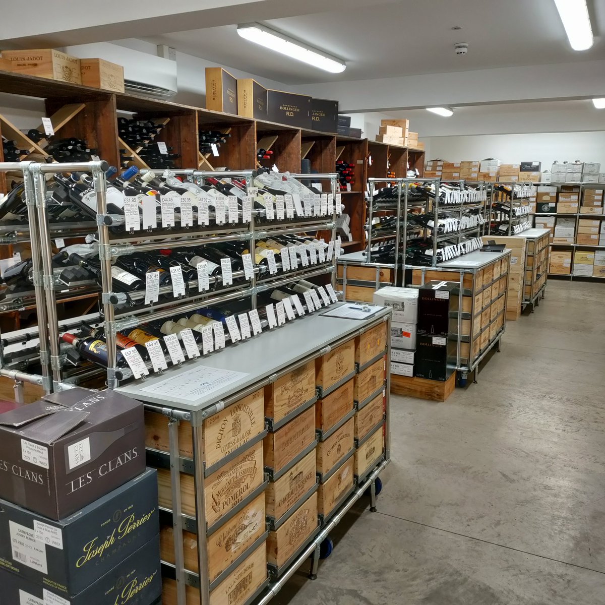 SolihullUpdates's tweet photo. Frazier’s Wine Merchants in #Solihull has been awarded three Gold Medals at the Wine Searcher Retailer Awards 2024 - a continuation of last year’s triple gold success. https://t.co/RlDt2nZ6UR https://t.co/7RpUrLto7a
