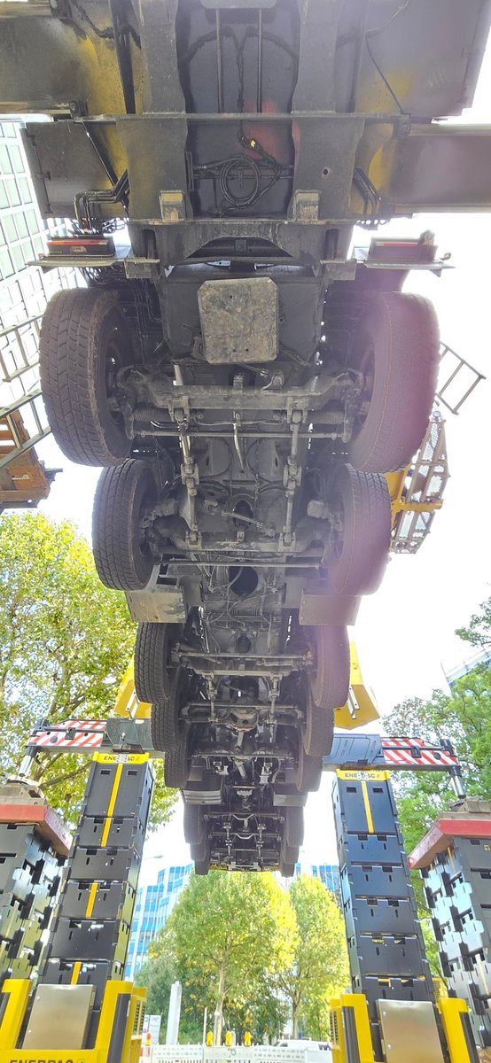 Eisele GmbH klettert mit LTM 1650 auf 5 Meter Höhe. Jack-Up System JS250 in außergewöhnlichem Einsatz - weltweit erstmalig! 
#jackup #Enerpac #ltm1650 #crane #cranework #eisele #Construction #baustelle #heavylift