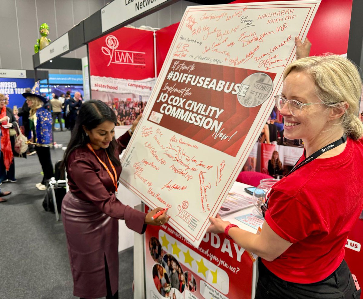 Uma_Kumaran's tweet photo. 🌹 Caught up with the brilliant @LabourWomensNet team at #Lab24 who continue to tirelessly campaign to 
#diffuseabuse

One of my first actions during the election was signing the @JoCoxFoundation pledge https://t.co/Q4qfuHZels