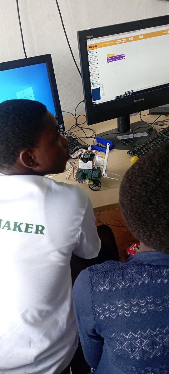 stemr_org's tweet photo. The journey to winning GRC 2024 🧵 

First practical training with the Holey Bot weeks before the competition
1/n https://t.co/xvfxEU44Ls