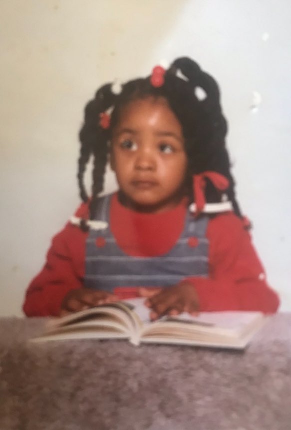 MissKween's tweet image. This lil girl is 39 years old today! 🥂happy birthday 🎂 🎁 🎉 to me!