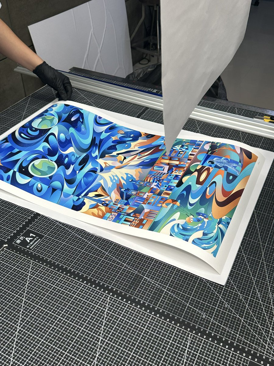Loulanweu's tweet photo. Gm💙

From screen to printing process—testing colors and fine-tuning every detail to make sure everything comes out just right. Excited to see how it all comes together every time! 🎨✨ https://t.co/Pp69IBuAYg