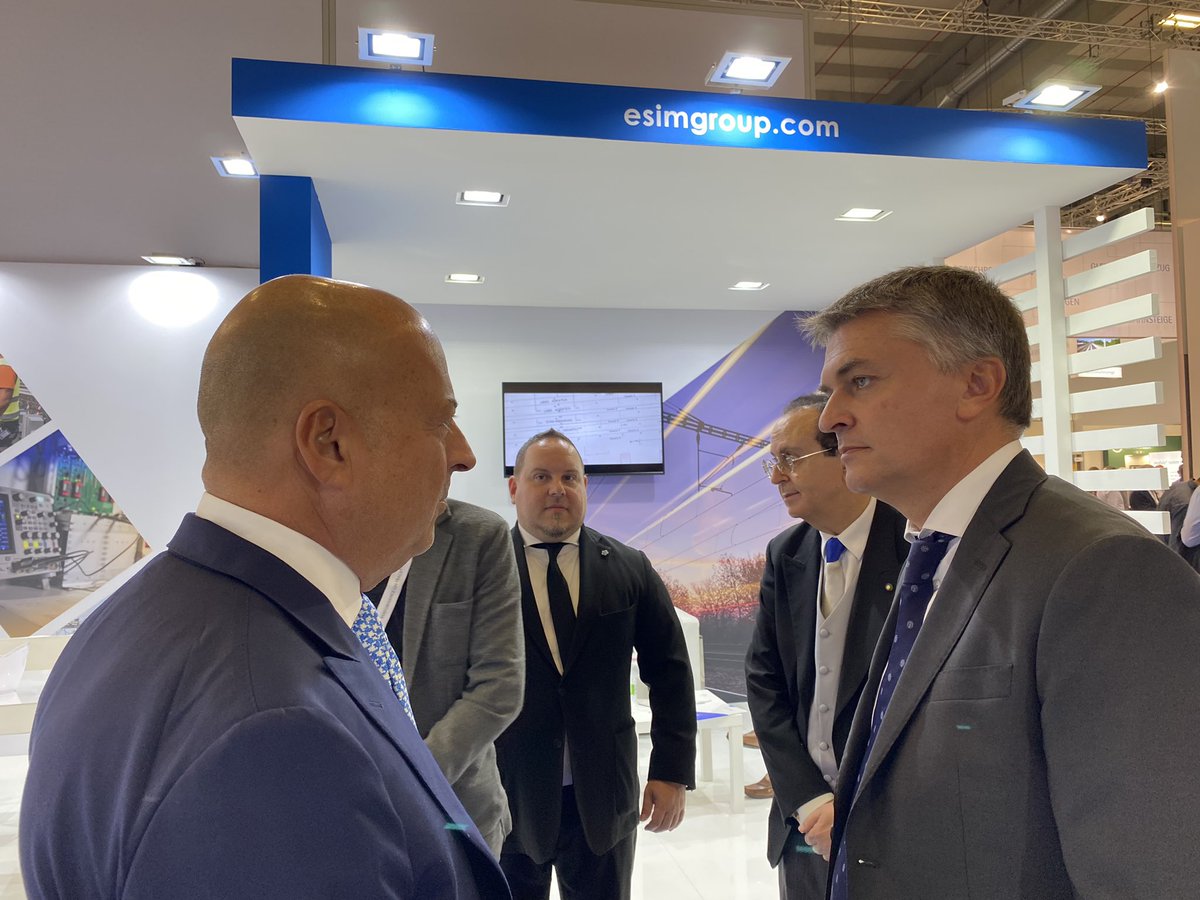 edorixi's tweet image. A #InnoTrans col ministro delle Infrastrutture e dei trasporti della Turchia Abdulkadir Uraloğlu discutendo delle tecnologie ferroviarie che interessano i nostri rispettivi Paesi.