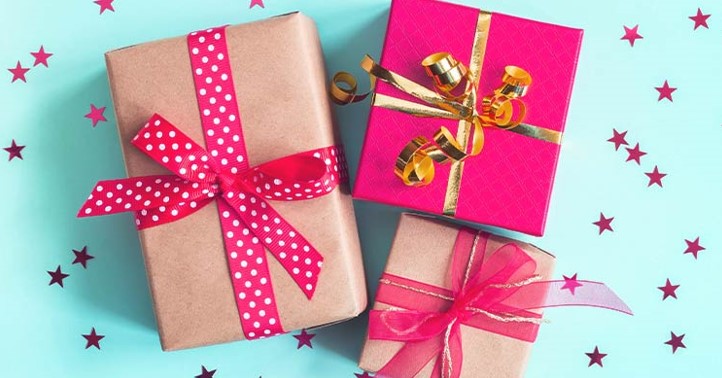 iaitol's tweet photo. Birthday gifts: οι πιο αστείες και πρωτότυπες ιδέες για τη κοπέλα σας https://t.co/PeuZmcm8Nn https://t.co/qbvwuGo7Fv