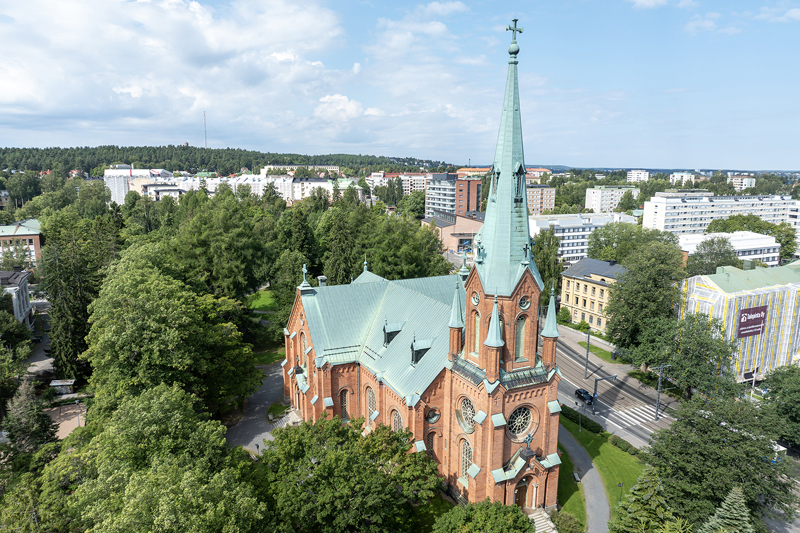 Juhlajumalanpalvelus ja Pyynikin kirkkopuiston historiaa Tampereen päivänä dlvr.it/TDck0f