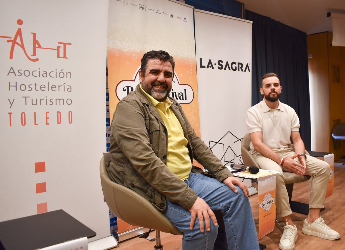 HosteleroToledo's tweet photo. Tomas Palencia, presidente de la AHT ha presentado hoy junto a Carlos García, de @cervezalasagra_ el I #BeerFestival Toledo.
🍻 Más de 1 decena de variedades de cervezas de nuestra provincia
🍽️ Gastronomía de Castilla-La Mancha y
🎶 Música en directo 
👉 https://t.co/l88jOLvOcl https://t.co/wCHFGMJagK