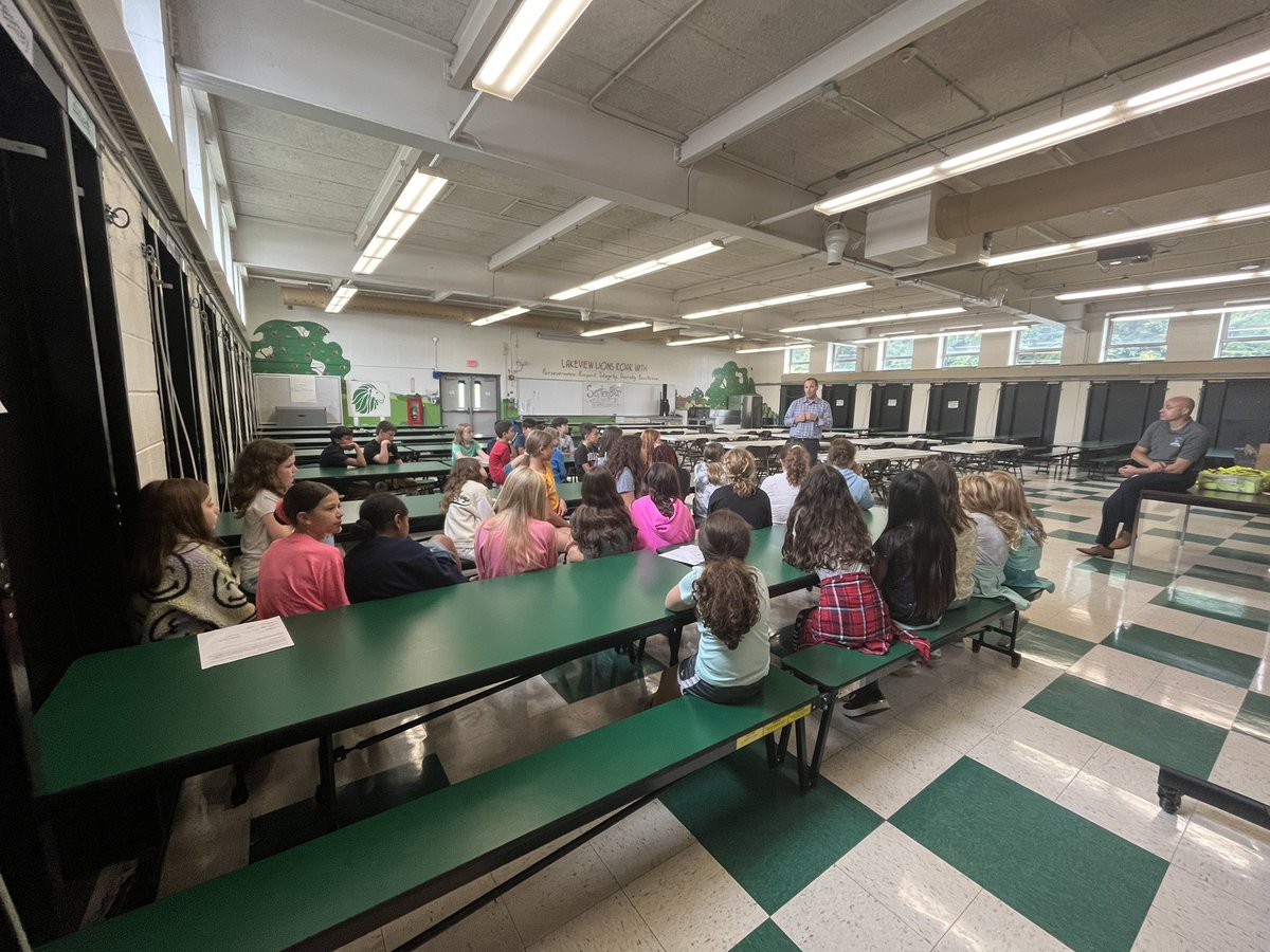 LakeviewCounsel's tweet photo. 1st round of Safety Patrol swear in for the 2024-2025 school year! Leaders helping others make good choices on the bus! #gotLakeviewPRIDE @LVLionsDen https://t.co/Onr3E1rC7b