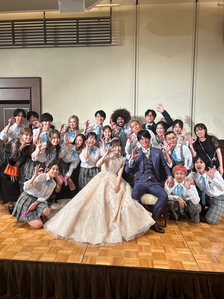 先日りかさんと三宅さんの結婚式2次会に参加させていただきました！

人生で初めての結婚式2次会で
こんなに幸せな気持ちになるなんて！

心からお二人の幸せな姿に笑顔が溢れました！

りかさん、三宅さん本当にご結婚おめでとうございます💖