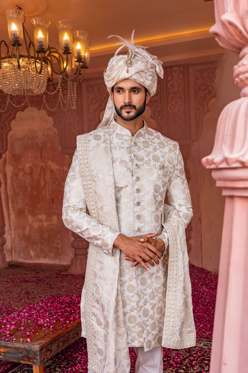 TSwayamvar's tweet photo. Let these styles with an exquisite design leave a lasting impression on your wedding day. Spend the day moving with ease in looks that make you glow. 

Discover exquisite wedding collections in 85 stores across India.

#theswayamvarofficial #ethnicwear #sherwani #weddingseason https://t.co/iCoVeJLVte