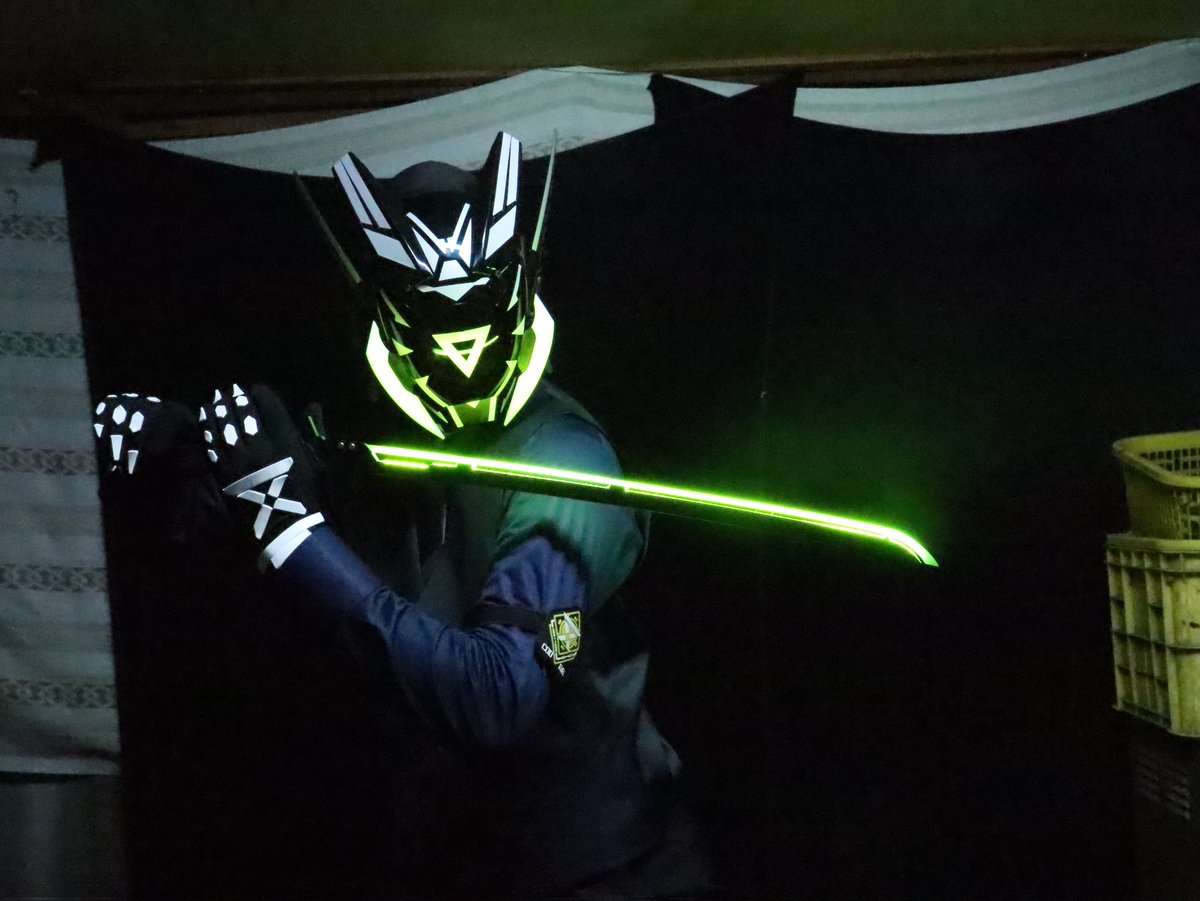 HanName3818's tweet image. ーーーー二人から通信が入るーーーー

蒼空「一気に気温下がって過ごしやすくなったネ！」

Ⅴ「そうだな、そろそろこちらも活動していく時季になるな」

3🎧️3「そうかぁ〜？俺ちゃんにとっちゃー、もっと忙しくなっちゃうなぁ」

蒼空＆Ⅴ
「あんた(おまえ)は部屋に籠もってただけだろ」

#QUADCORE