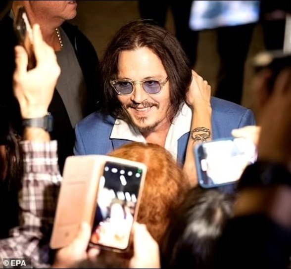 "It doesn’t really matter what everybody else thinks because he’s innocent &amp; has a lot of loyal friends in Hollywood... I know his popularity is one thing in Hollywood, but the masses, the world, they love him."
~Barry Navidi about #JohnnyDepp

#Modi

variety.com/2024/film/glob…