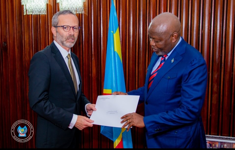 Le Président de l’Assemblée Nationale, le Professeur Vital Kamerhe, a échangé,le mardi 24 septembre, avec le nouveau Ambassadeur de la République Française en RDC, Remi Maréchaux, venu lui remettre l'invitation de son homologue Français Yaël BRAUN-PIVET pour une visite de travail