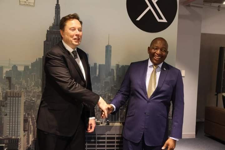 Lee_Raa_Tuu_M's tweet image. Today, Prime Minister Sam Matekane had the pleasure of meeting with @elonmusk to discuss advancing connectivity in Lesotho in order to explore innovative solutions to improve internet access  for Basotho.

📸 Sam Matekane.
#lstwitter
#Lesotho 🇱🇸