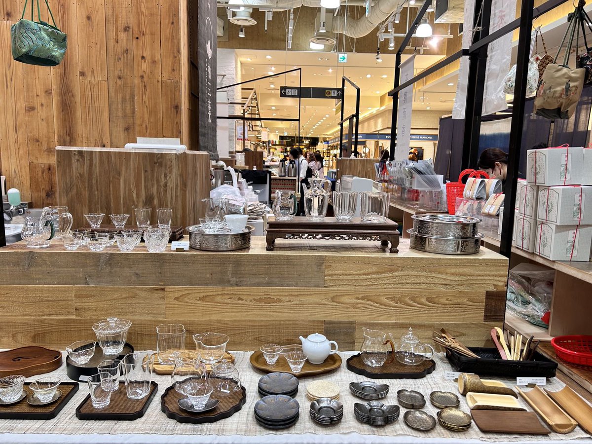charou_uka's tweet photo. はじめての中国茶とおやつ
阪神百貨店で明日から30日まで🇯🇵🇨🇳
茶樓雨香の目玉商品を2分でまとめました〜🤗

ご来場の前に予習宜しくお願いします https://t.co/j4tpUh2K8m
