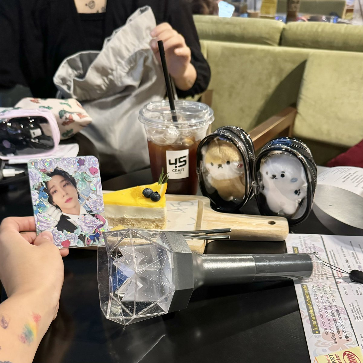 mameng_mx's tweet photo. 늙은이 특 일단 한프레임에 다 욱여넣어 본다 https://t.co/UYEFgAPAUc