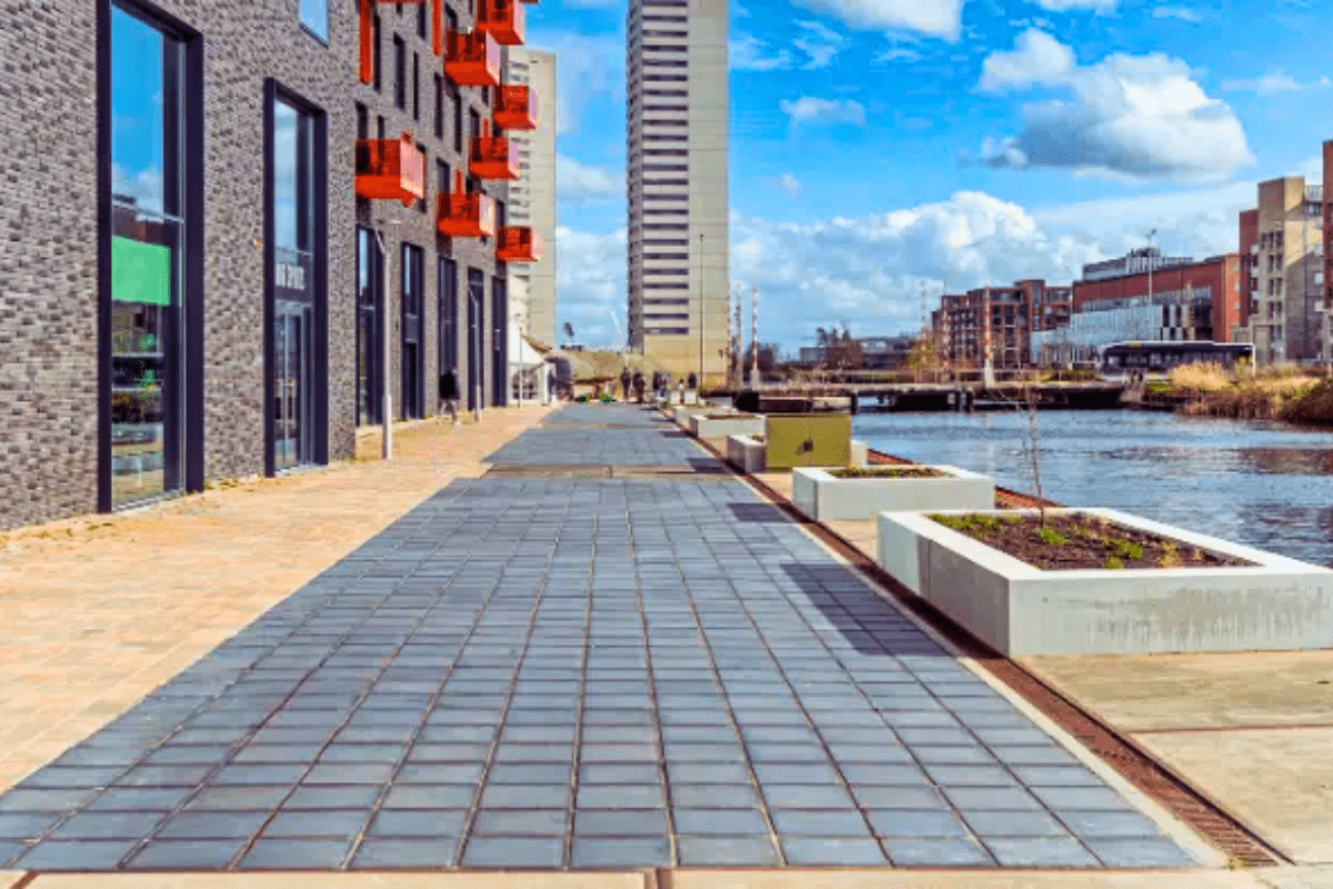 BensonMChan's tweet photo. New Walkable PV Panels by Hungary-based Platio Solar https://t.co/iGRGnkeqcb smartcity innovation https://t.co/NgAkDeWhTi